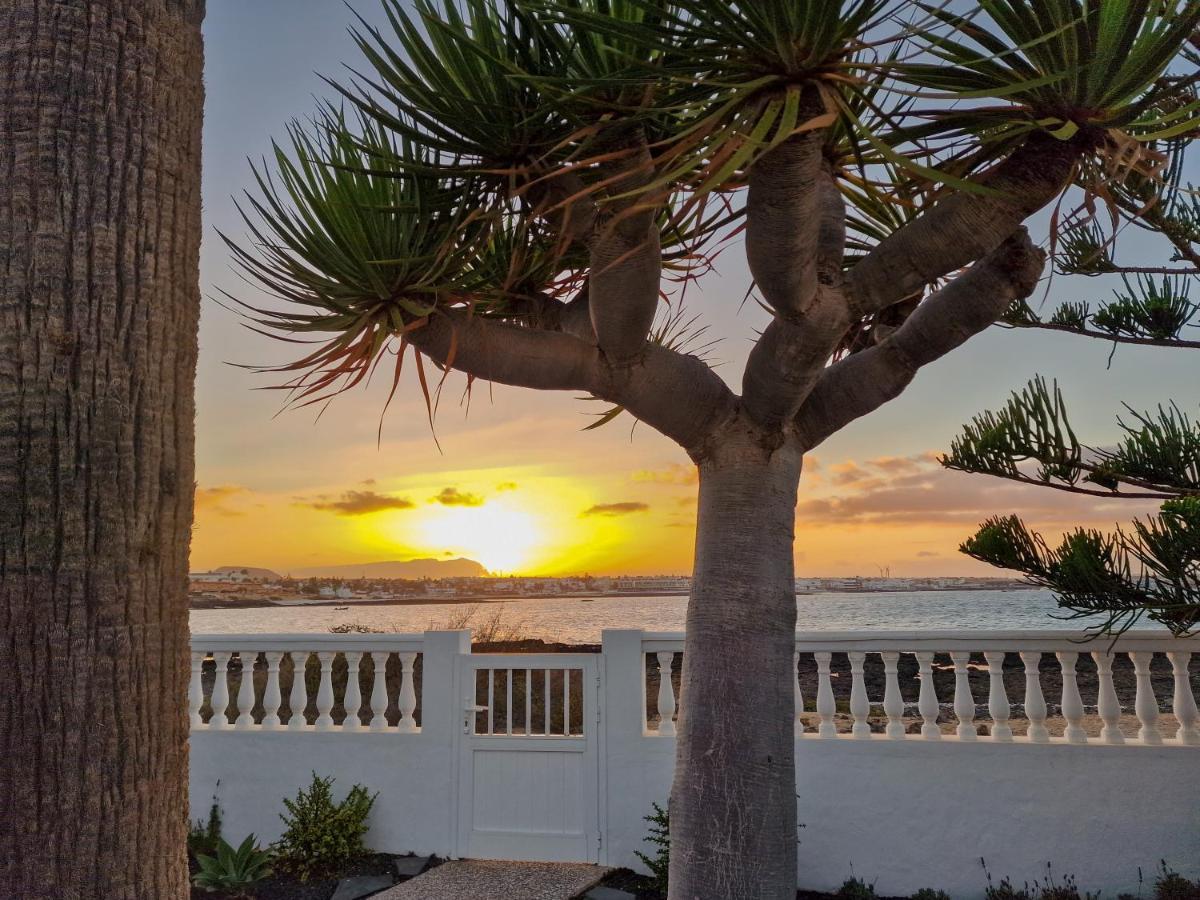 Villa La Maja Beachfront Corralejo Exterior photo
