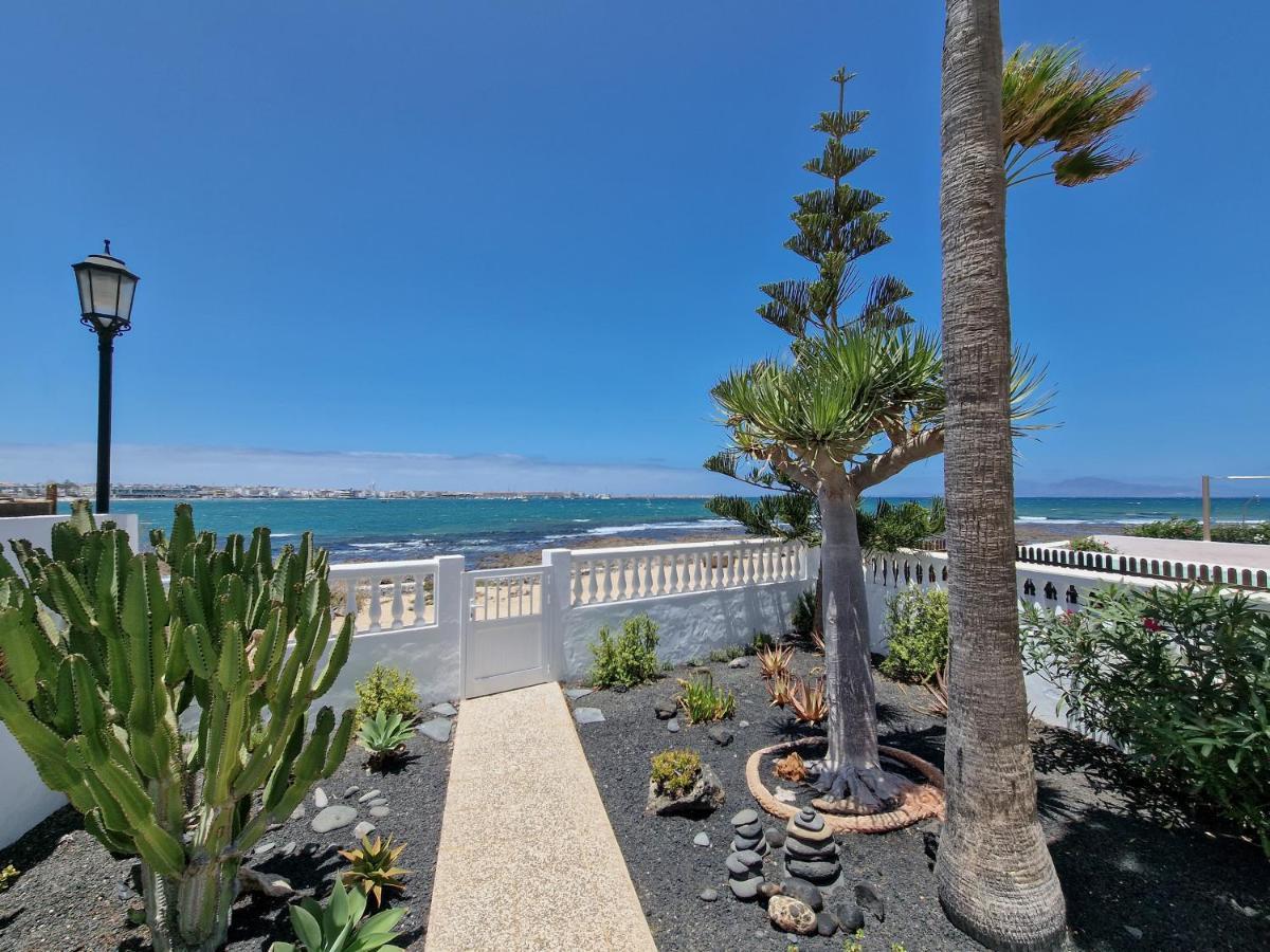 Villa La Maja Beachfront Corralejo Exterior photo