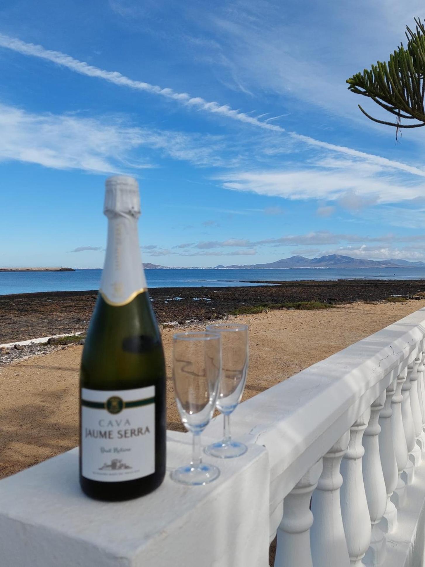 Villa La Maja Beachfront Corralejo Exterior photo